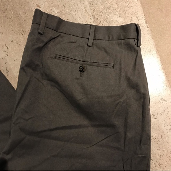 Men’s Amazon Essentials NWOT Gray Chino Dress Pants Waist 42 Length 32 - Picture 2 of 5